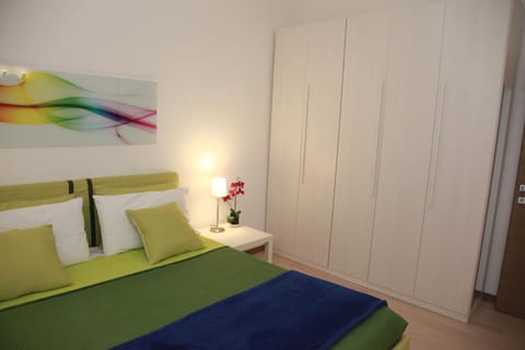 Photo of the whole room, Decorative detail, Bedroom, wardrobe