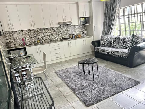 Kitchen or kitchenette, Living room, dishwasher, stove