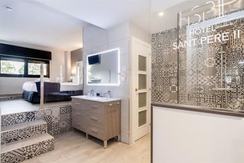 Shower, Photo of the whole room, Bedroom