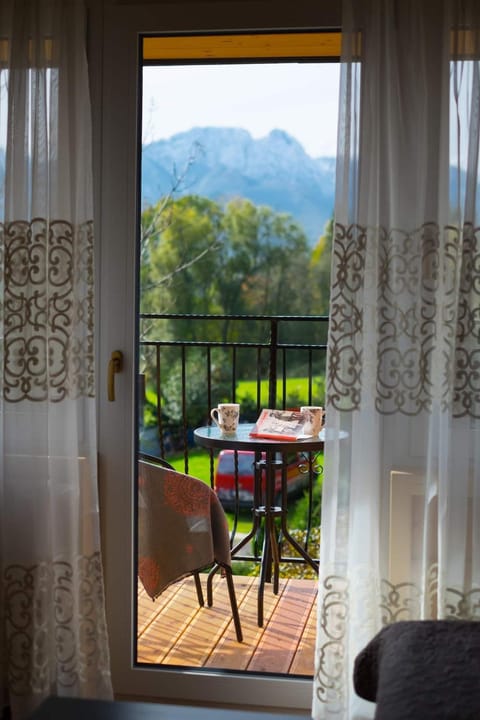 Natural landscape, View (from property/room), Balcony/Terrace, Living room