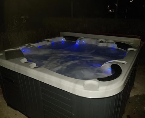 Garden, Hot Tub