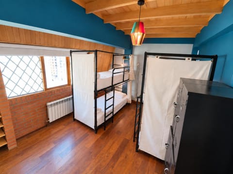 Bed, Kitchen or kitchenette, Photo of the whole room, Bedroom, bunk bed, minibar, oven, wardrobe