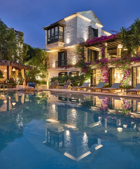 Property building, Swimming pool