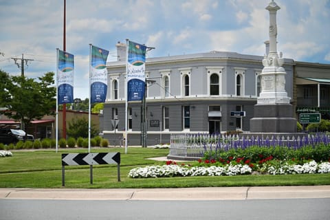 Property building, Street view, Location