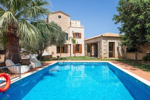 Property building, Day, Garden, Garden view, Pool view, Swimming pool