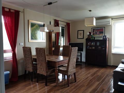 Living room, Photo of the whole room, Dining area