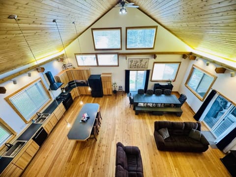 Communal lounge/ TV room, Living room, Evening entertainment