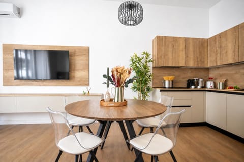 Kitchen or kitchenette, Living room