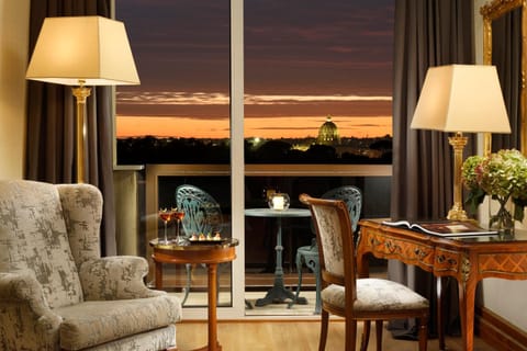 View (from property/room), Seating area, City view
