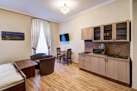 Kitchen or kitchenette, Bedroom