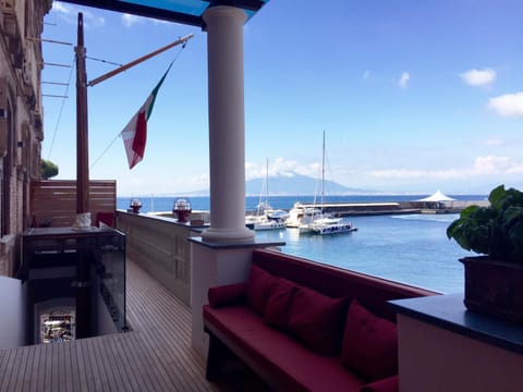 Facade/entrance, Balcony/Terrace, Sea view