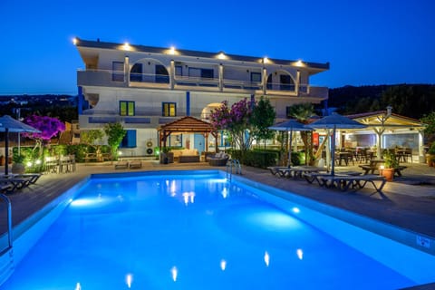 Property building, Restaurant/places to eat, Swimming pool, Breakfast