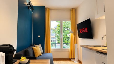 Communal lounge/ TV room, TV and multimedia, Living room, Photo of the whole room, Seating area