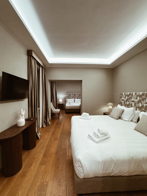 Bed, TV and multimedia, Photo of the whole room, Bedroom