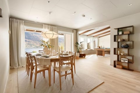 Living room, Seating area, Dining area