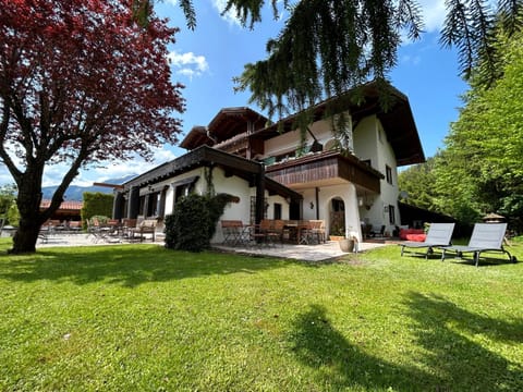 Property building, Restaurant/places to eat