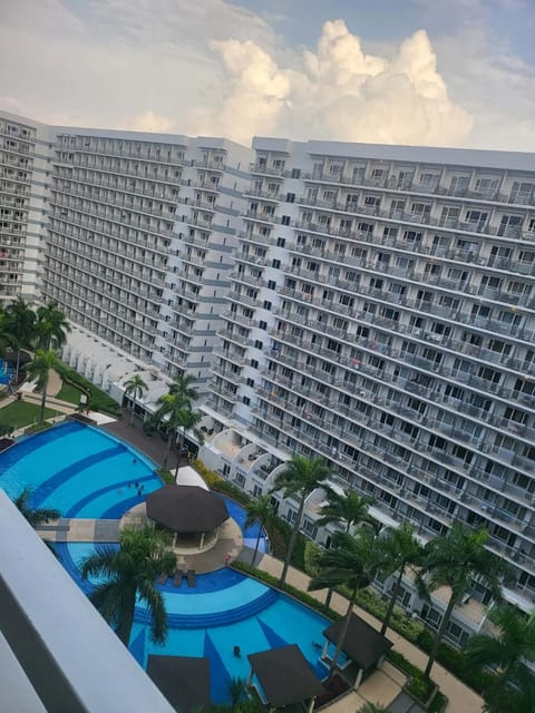 Property building, Day, Pool view, Swimming pool