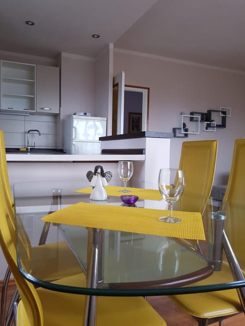 Kitchen or kitchenette, Living room, Drinks