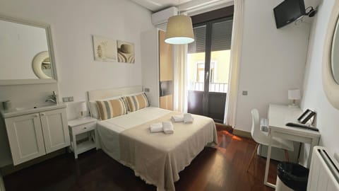 Bed, Balcony/Terrace, Photo of the whole room, Bedroom, towels