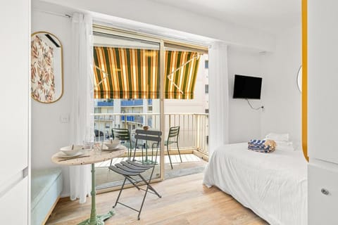 Bed, TV and multimedia, View (from property/room), Balcony/Terrace, Living room, Photo of the whole room, Seating area, Dining area, Bedroom