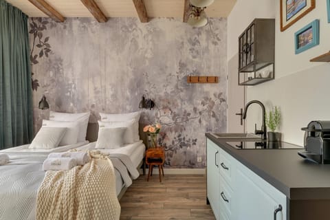 Bed, Kitchen or kitchenette, Photo of the whole room, Bedroom