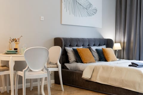Bed, Living room, Seating area, Dining area, Bedroom