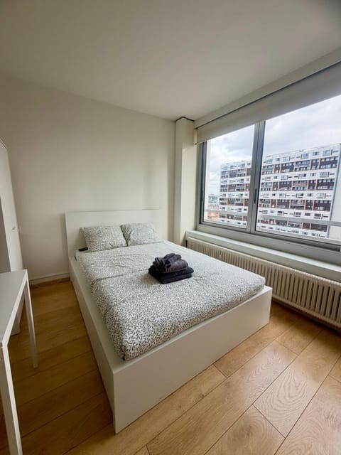 Bed, Photo of the whole room, internet, towels