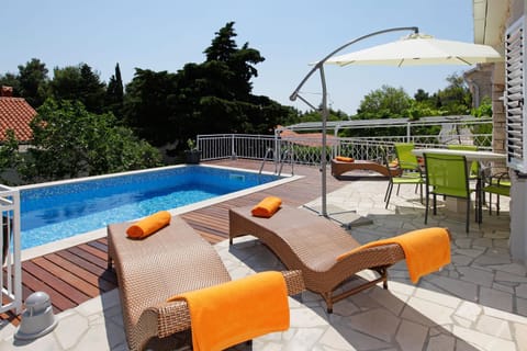 Balcony/Terrace, Mountain view, Swimming pool