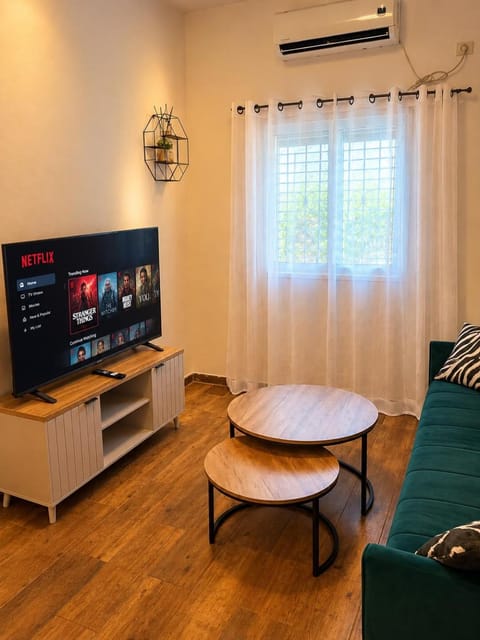 Communal lounge/ TV room, TV and multimedia, Living room, Seating area, air conditioner