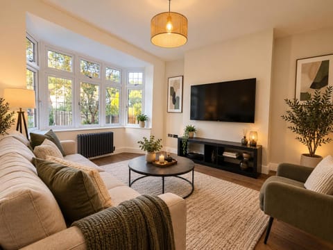 Communal lounge/ TV room, TV and multimedia, Living room, Evening entertainment