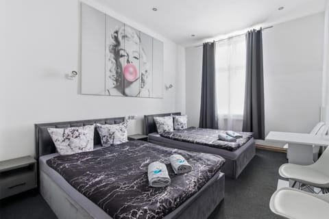 Bed, Day, View (from property/room), Living room, Photo of the whole room, Decorative detail, Seating area, Bedroom, heating, soundproof, towels