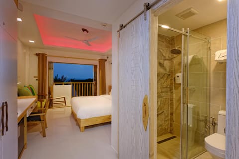 Shower, Bed, Bathroom