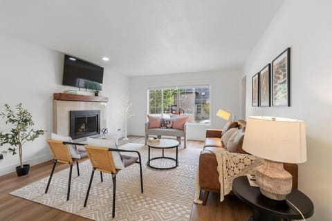 TV and multimedia, Living room, Seating area