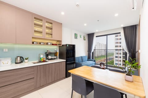 Living room, Seating area, Dining area, stove