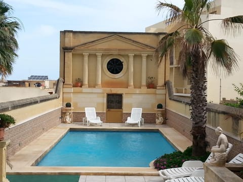 Swimming pool, Swimming pool