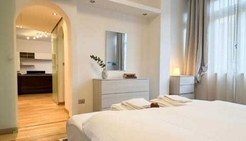Bed, Photo of the whole room, Bedroom, towels