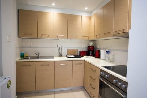 Coffee/tea facilities, Kitchen or kitchenette, Photo of the whole room, On site, Food, Drinks, Alcoholic drinks, Non alcoholic drinks