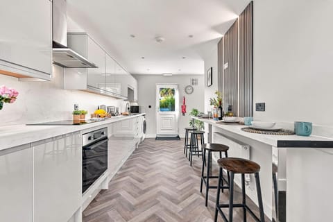 Kitchen or kitchenette, Dining area, dishwasher, oven, stove