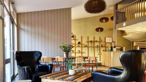 Restaurant/places to eat, Lobby or reception, Lounge or bar