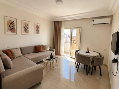 Communal lounge/ TV room, TV and multimedia, Living room, Dining area, air conditioner