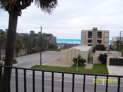 Sea view, Street view