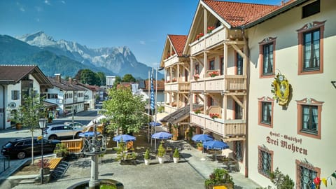 Property building, View (from property/room), Location