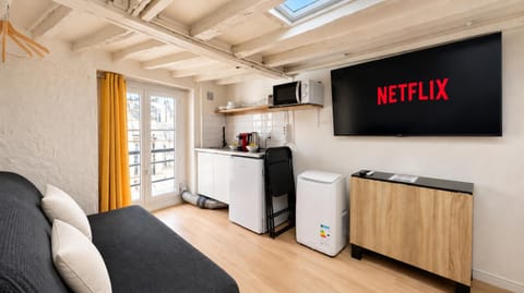 Communal lounge/ TV room, TV and multimedia, Kitchen or kitchenette, Living room, Seating area, Evening entertainment