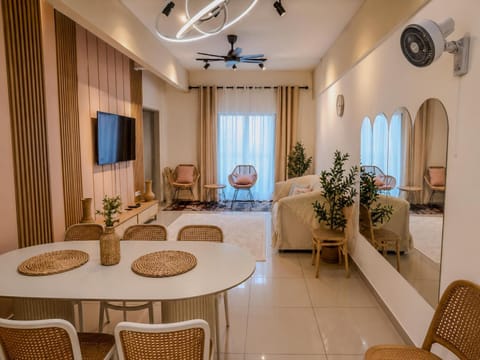 Communal lounge/ TV room, Seating area, Dining area