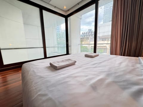 Bed, Photo of the whole room, towels