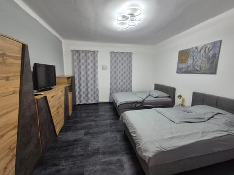 Bed, TV and multimedia, Bedroom