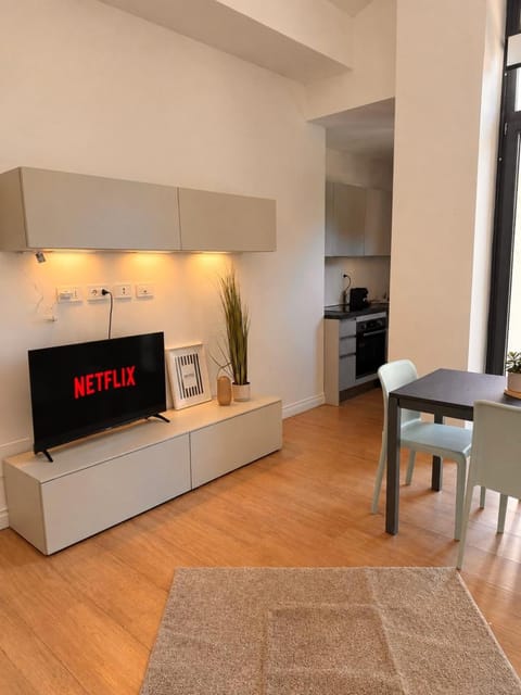 TV and multimedia, Kitchen or kitchenette, Living room, Seating area, Dining area, pet friendly, stove