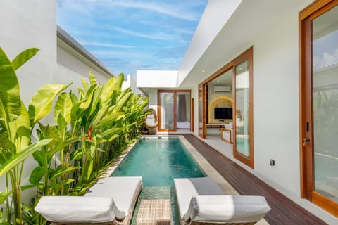 Patio, Day, Pool view, Swimming pool, sunbed
