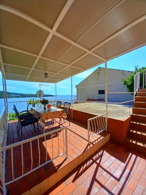 Property building, Balcony/Terrace, Sea view