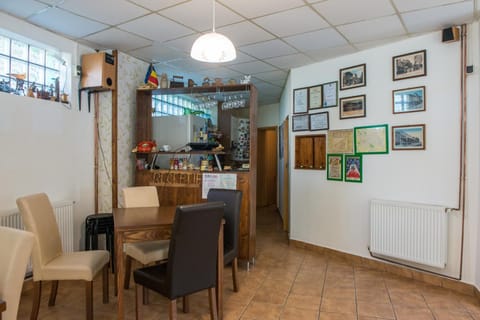 Pensiunea Caramida Verde Bed and Breakfast in Craiova